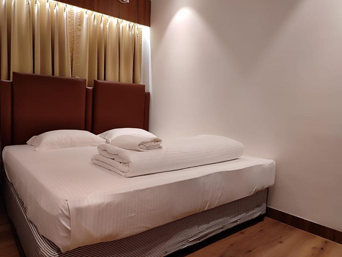 Staymaker Hotel Mohan Palace Baharampur Eksteriør billede